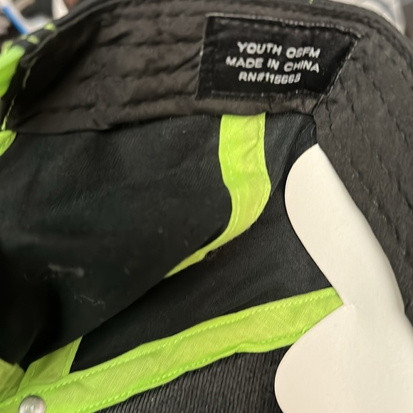 BNWT- Minecraft Creeper - Black and Green Cap/ Youth - 05FM - Picture 5 of 7